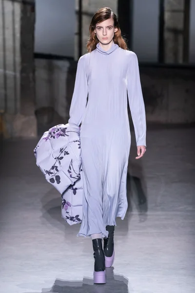 Look 14